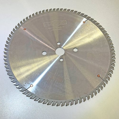 КРУЖНА ПИЛА СО КАРБИДНИ СЕЧИЛА ЗА ФОРМАТИЗЕР 350*30*3.5/2.5*84T TP