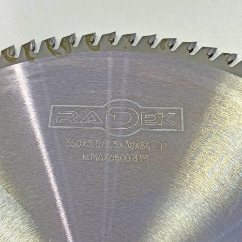 КРУЖНА ПИЛА СО КАРБИДНИ СЕЧИЛА ЗА ФОРМАТИЗЕР 350*30*3.5/2.5*84T TP