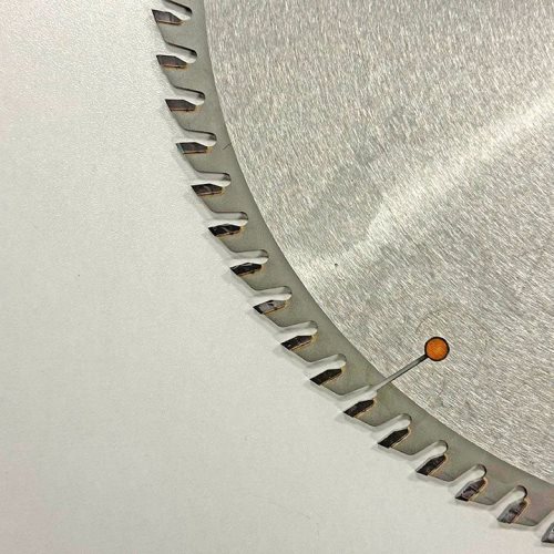 КРУЖНА ПИЛА СО КАРБИДНИ СЕЧИЛА ЗА ЦНЦ КРОЈАЧ 380*75*4.4*84T TP