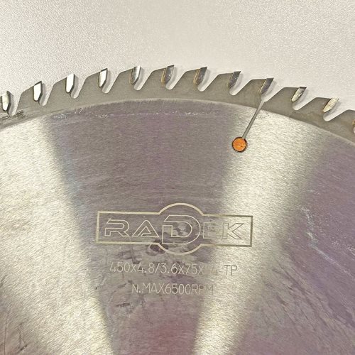 КРУЖНА ПИЛА СО КАРБИДНИ СЕЧИЛА ЗА ЦНЦ КРОЈАЧ 450*75*4.8/3.6*84T TP