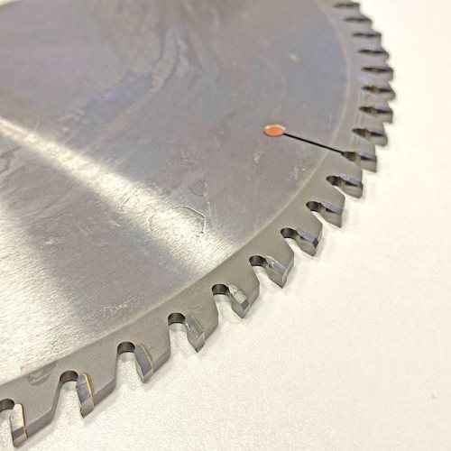 КРУЖНА ПИЛА СО КАРБИДНИ СЕЧИЛА ЗА ЦНЦ КРОЈАЧ 450*75*4.8/3.6*84T TP