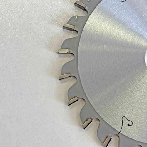 ПРЕДРЕЗАЧ СО ДИЈАМАНТСКИ СЕЧИЛА ЗА ФОРМАТИЗЕР 120*20*3.4-4.4*24T P