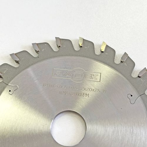 ПРЕДРЕЗАЧ СО КАРБИДНИ СЕЧИЛА ЗА ФОРМАТИЗЕР 120*20*3.0-4.0*24T W