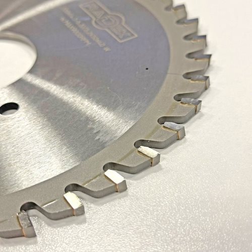 ПРЕДРЕЗАЧ СО КАРБИДНИ СЕЧИЛА ЗА ЦНЦ КРОЈАЧ 200*50*(4.3-5.3)/3.2*40T W