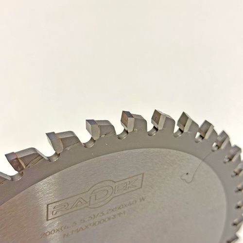 ПРЕДРЕЗАЧ СО КАРБИДНИ СЕЧИЛА ЗА ЦНЦ КРОЈАЧ 200*50*(4.3-5.3)/3.2*40T W