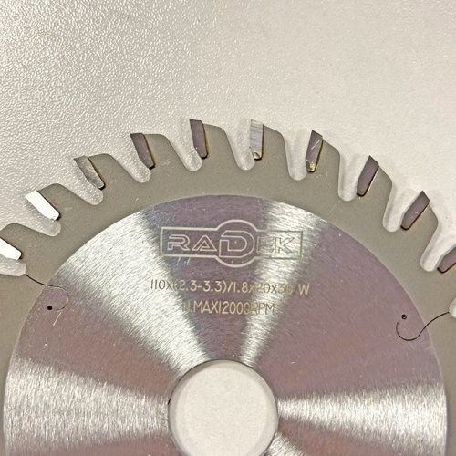 ПРЕДРЕЗАЧ СО КАРБИДНИ СЕЧИЛА ЗА ФОРМАТИЗЕР 110*20*2.3-3.3*30T W