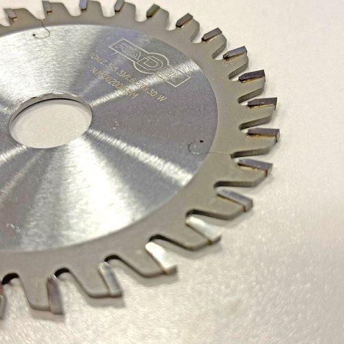 ПРЕДРЕЗАЧ СО КАРБИДНИ СЕЧИЛА ЗА ФОРМАТИЗЕР 110*20*2.3-3.3*30T W