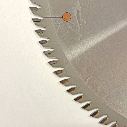 УНИВЕРЗАЛНА КРУЖНА ПИЛА СО КАРБИДНИ СЕЧИЛА 300x3.2/2.2x30x96 TP