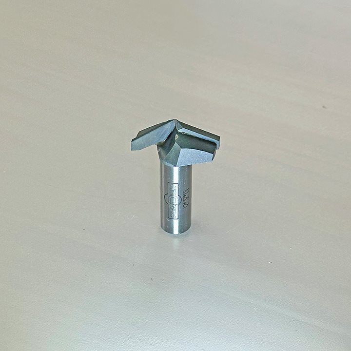 V-ГЛОДАЛО СО КАРБИДНИ СЕЧИЛА И АГОЛ ОД 120° (12*32*13)