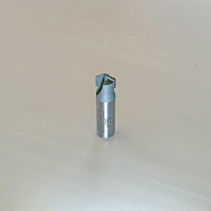 V-ГЛОДАЛО СО КАРБИДНИ СЕЧИЛА И АГОЛ ОД 120° (12*12*10)