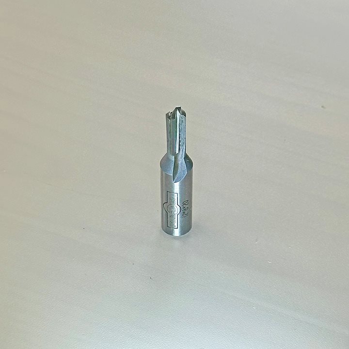 V-ГЛОДАЛО СО КАРБИДНИ СЕЧИЛА И АГОЛ ОД 120° (12*8*20)