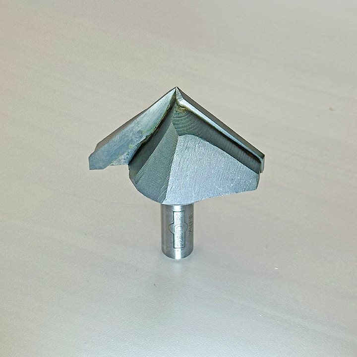 V-GLODALO SA KARBIDNIM SEČIVIMA I UGLOM OD 90° (12*60*30)