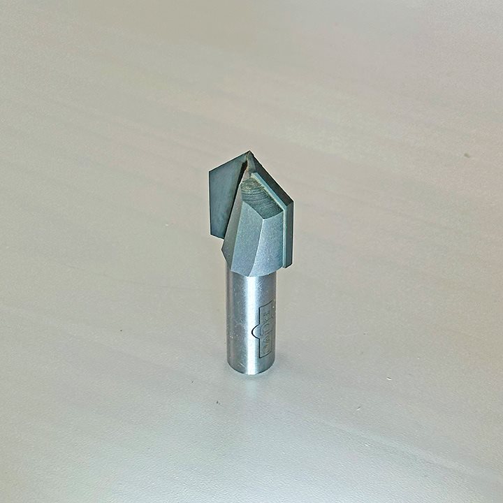 V-ГЛОДАЛО СО КАРБИДНИ СЕЧИЛА И АГОЛ ОД 90° (22.5*12.7*30)