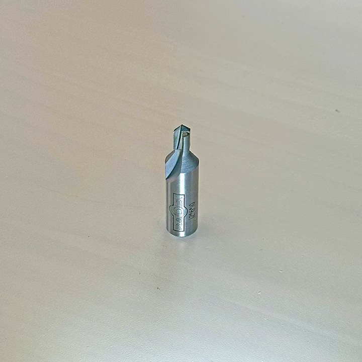 V-ГЛОДАЛО СО КАРБИДНИ СЕЧИЛА И АГОЛ ОД 90° (12*6*10)