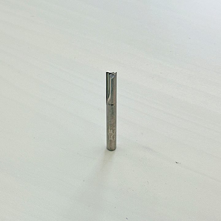 KARBIDNO PRAVO GLODALO SA 2 SEČIVA (6×6×20×60 2T)