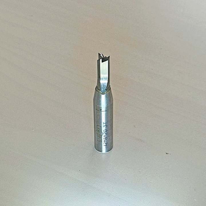 ПРАВО ГЛОДАЛО СО КАРБИДНИ 3 СЕЧИЛА И ПРЕДРЕЗАЧИ (12*8*20 3T)