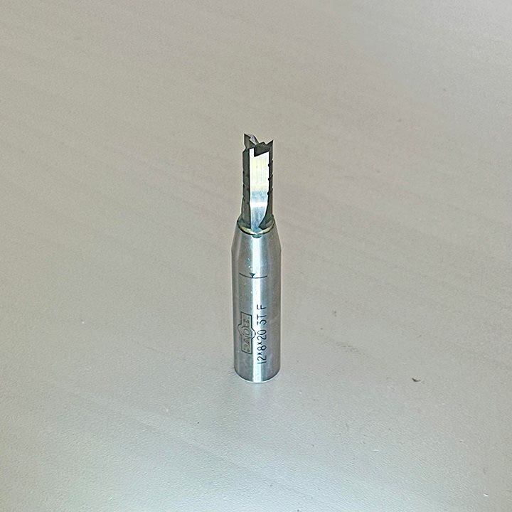 ПРАВО ГЛОДАЛО СО КАРБИДНИ 3 СЕЧИЛА И ПРЕДРЕЗАЧИ (12*8*20 3T F)