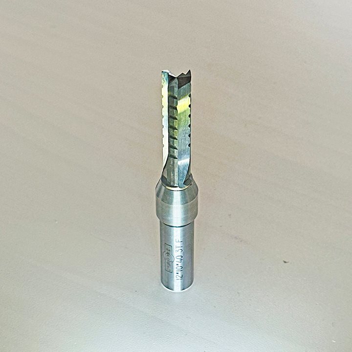 ПРАВО ГЛОДАЛО СО КАРБИДНИ 3 СЕЧИЛА И ПРЕДРЕЗАЧИ (12*10*40 3T F)