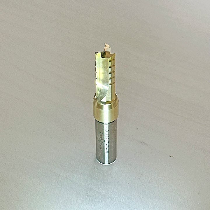KARBIDNO PRAVO GLODALO SA PREDREZAČIMA, 3 SEČIVA I ZAŠTITNIM PREMAZOM (1/2×12×30 3T F C)
