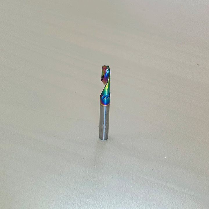 SPIRALNO KARBIDNO GLODALO SA 1 SEČIVOM I ZAŠTITNIM PREMAZOM (6×6×20×60 1T)