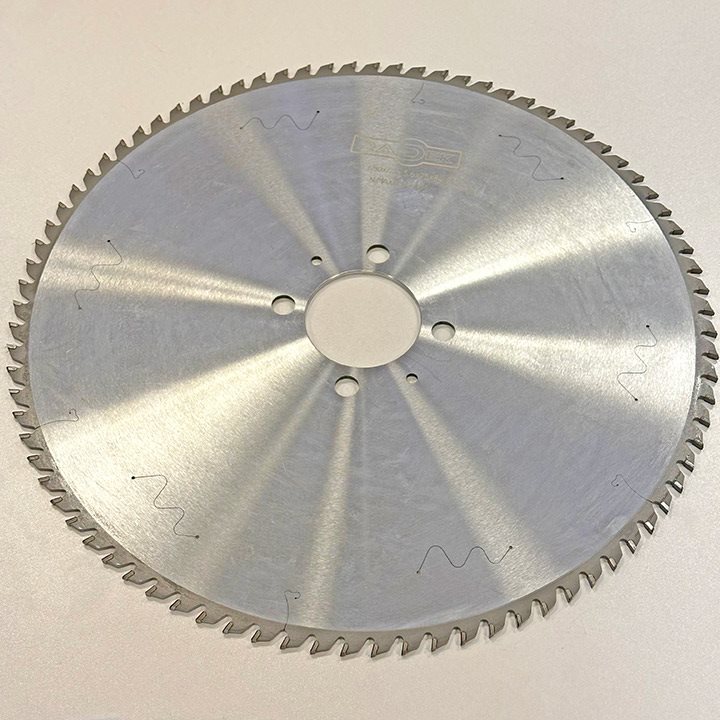 КРУЖНА ПИЛА СО ДИЈАМАНТСКИ СЕЧИЛА ЗА ЦНЦ КРОЈАЧ 450*75*4.8*84T TP