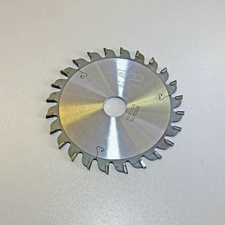 ПРЕДРЕЗАЧ СО ДИЈАМАНТСКИ СЕЧИЛА ЗА ФОРМАТИЗЕР 120*20*3.4-4.4*24T P