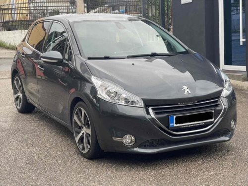 Peugeot 208 1.6e-HDI 90.000km FELINE Model