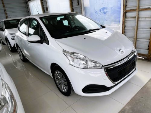 Peugeot 208 1.6 BLUEHDI Affaire 2015 год.