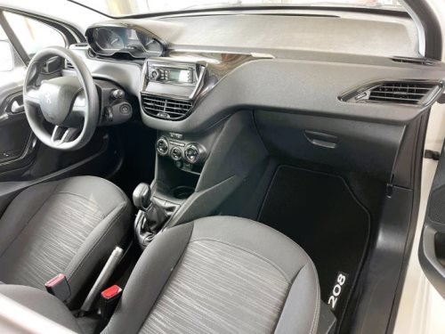 Peugeot 208 1.6 BLUEHDI Affaire 2015 год.