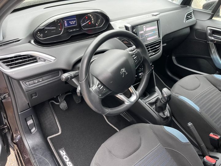 Peugeot 208 1.6 e-HDI 2012