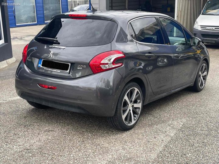 Peugeot 208 1.6e-HDI 90.000km FELINE Model