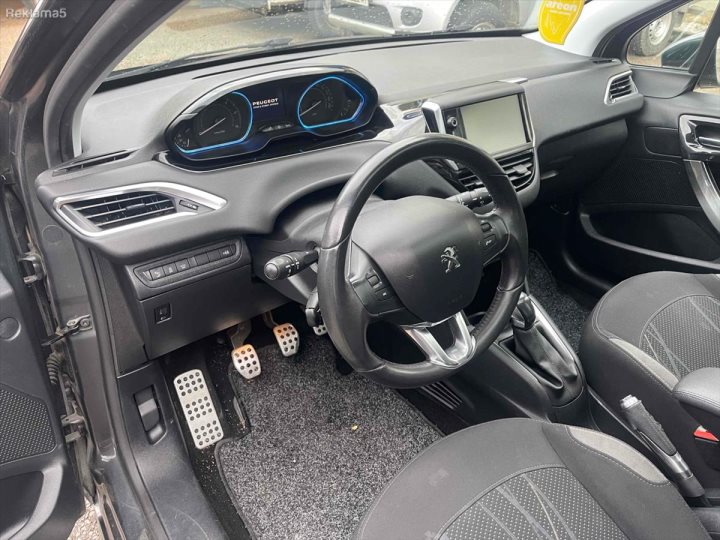 Peugeot 208 1.6e-HDI 90.000km FELINE Model