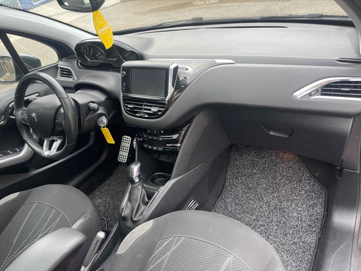 Peugeot 208 1.6e-HDI 90.000km FELINE Model